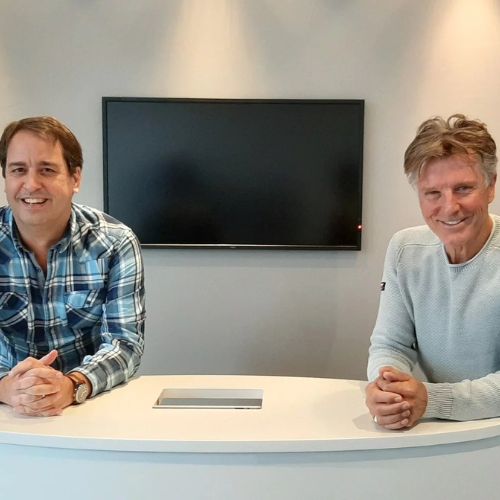 Nick Wilder und Kim Brodtmann schauen in die Kamera